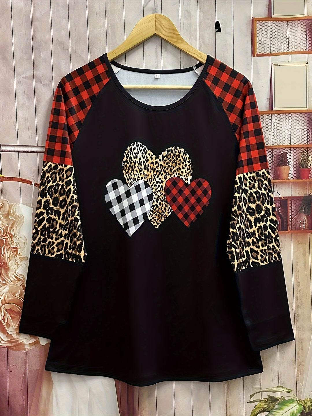 Plus Size Casual T-shirt, Women's Plus Leopard & Plaid Heart Print Long Sleeve Round Neck Slight Stretch T-shirt