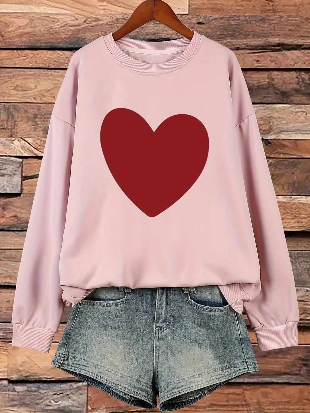 Plus Size Heart Print Sweatshirt, Casual Long Sleeve Crew Neck Pullover Sweatshirt, Women's Plus Size Clothing