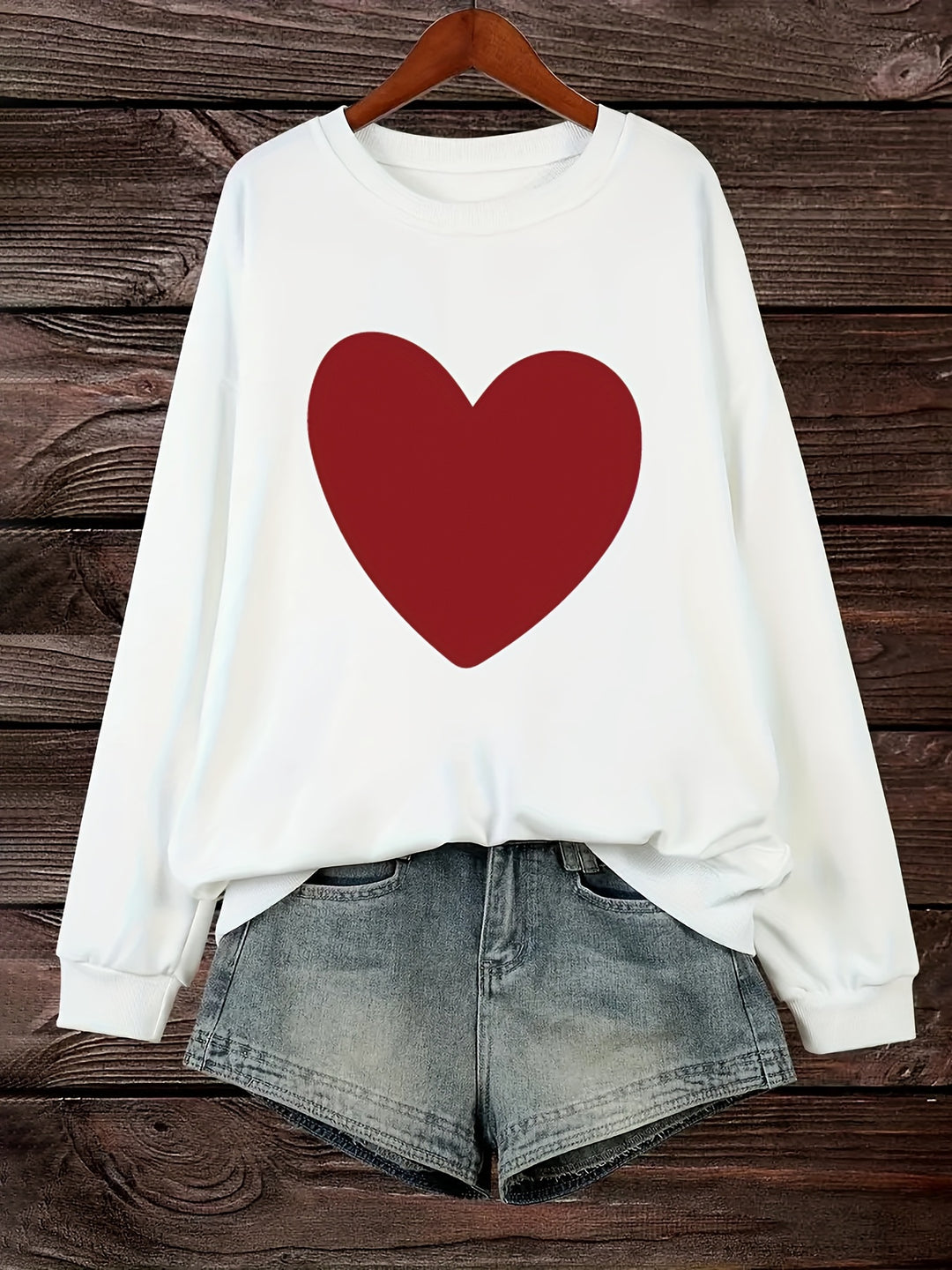 Plus Size Heart Print Sweatshirt, Casual Long Sleeve Crew Neck Pullover Sweatshirt, Women's Plus Size Clothing