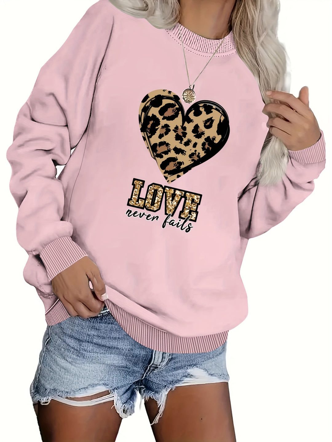 Plus Size Casual Sweatshirt, Women's Plus Fashion Leopard Love Heart Print Long Sleeve Round Neck Sweatshirt