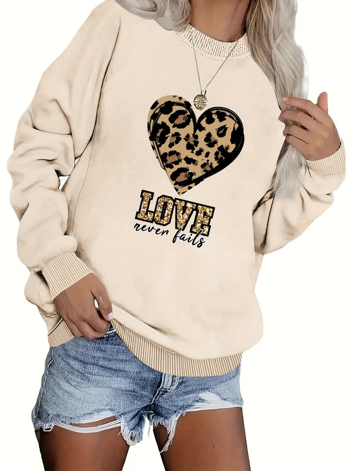 Plus Size Casual Sweatshirt, Women's Plus Fashion Leopard Love Heart Print Long Sleeve Round Neck Sweatshirt