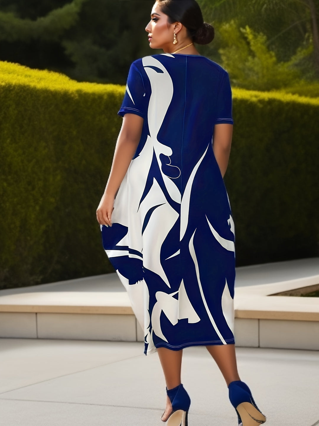Plus Size Elegant Dress, Women's Plus Abstract Print Short Sleeve Round Neck Baggy Dress