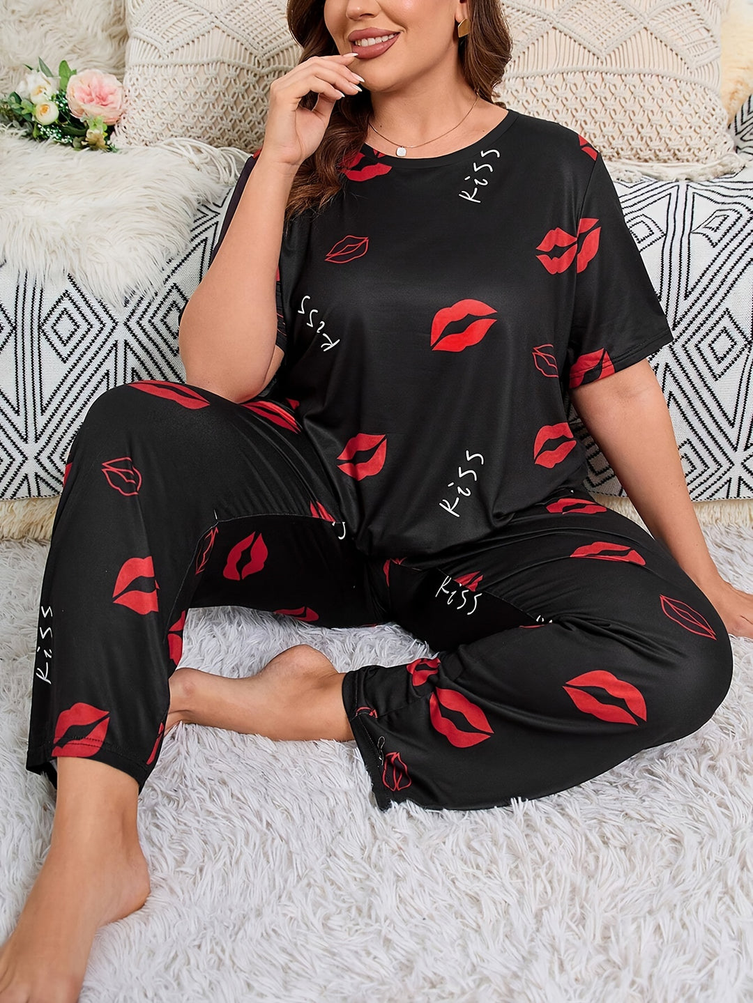 Women's Valentine's Day Casual Lounge Set, Plus Size Kiss & Letter Print Short Sleeve Top & Pants Pajamas 2 Piece Set