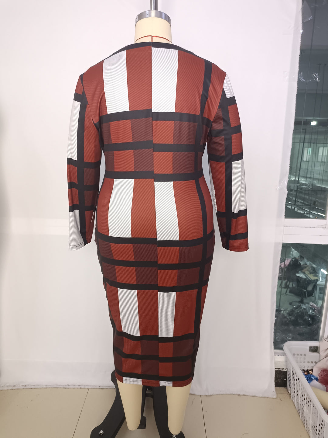 Plus Size Elegant Dress, Women's Plus Plaid Print Long Sleeve Notched Neck Bodycon Midi Dress