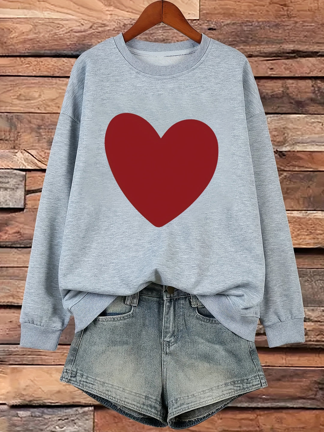 Plus Size Heart Print Sweatshirt, Casual Long Sleeve Crew Neck Pullover Sweatshirt, Women's Plus Size Clothing
