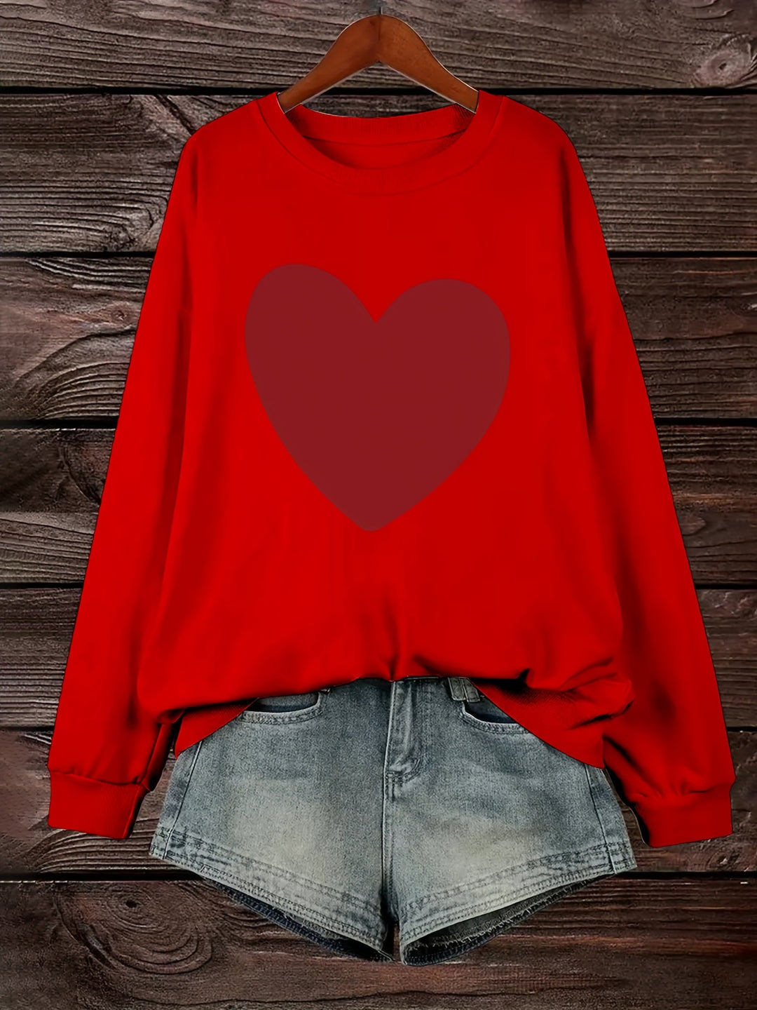 Plus Size Heart Print Sweatshirt, Casual Long Sleeve Crew Neck Pullover Sweatshirt, Women's Plus Size Clothing