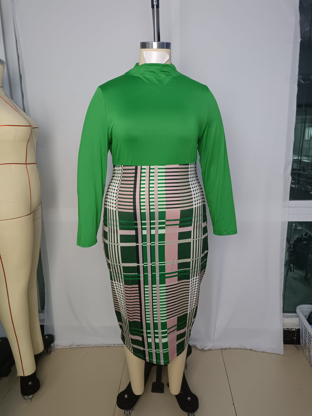 Plus Size Elegant Dress, Women's Plus Colorblock Plaid Print Long Sleeve Mock Neck Bodycon Midi Dress