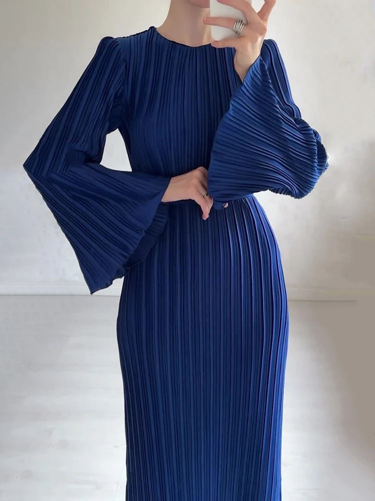 Flattering Long Maxi Dress for Women - High Street Style with Pleated Design and Flare Sleeves