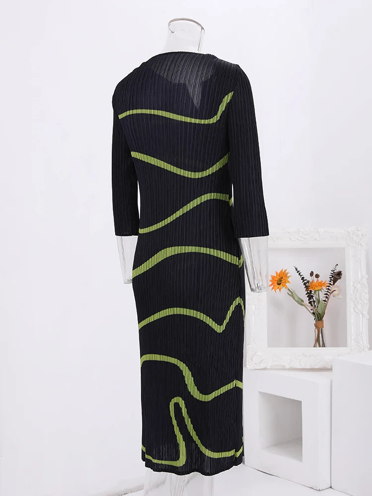 LANMREM Striped Pleated Dress | V Neck | Long Sleeves | Slim Fit | Contrast Color | 2024 Fashion | One Size