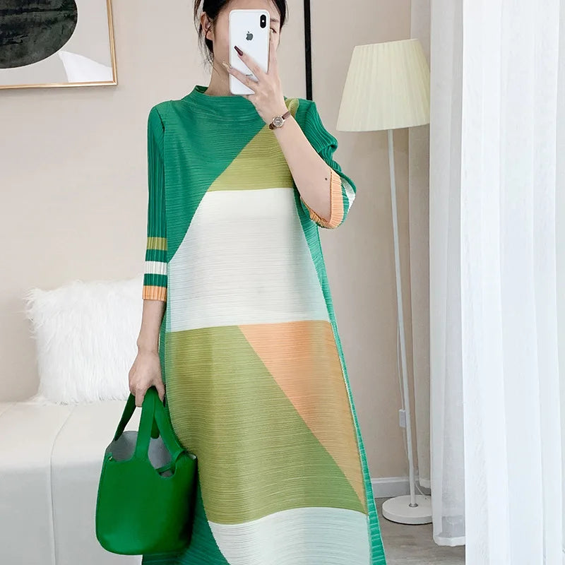 2023 Autumn Fashion Women's Oversized Print Dress with V-neck and Fungus Belt