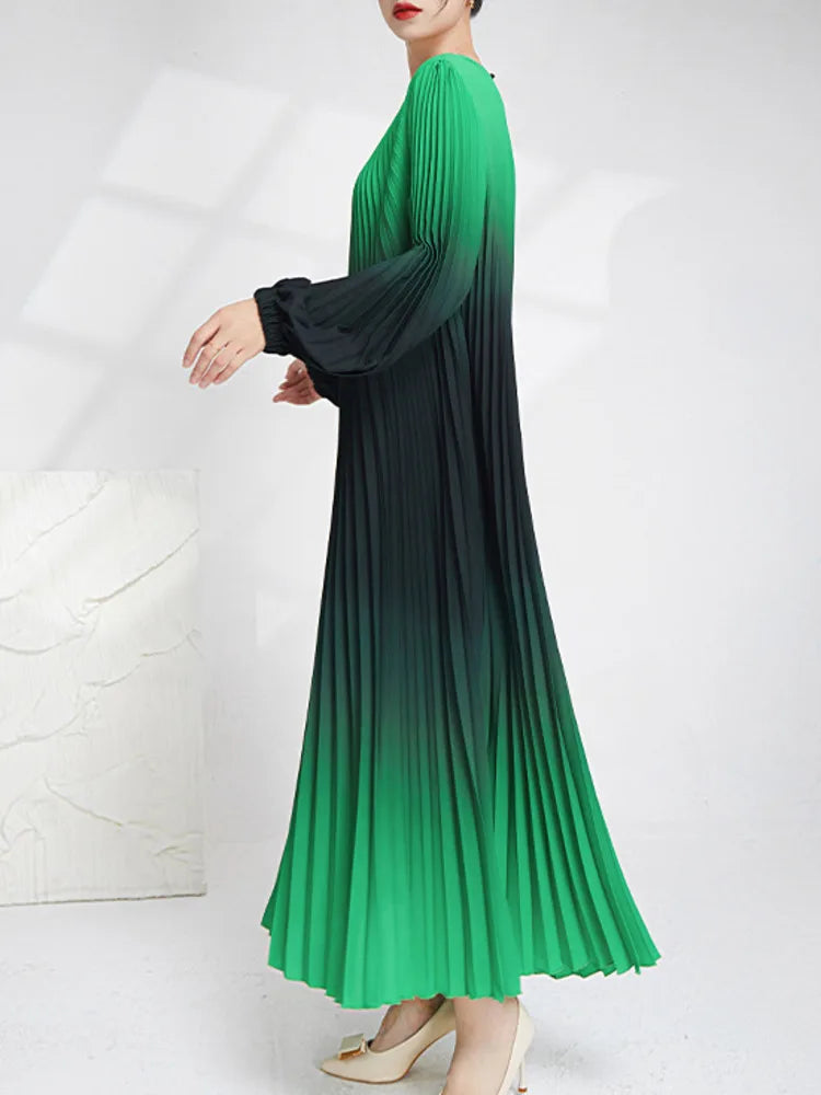LANMREM Elegant Gradient Pleated Dress - A-line, Long Sleeves, Round Neck, Spring 2024