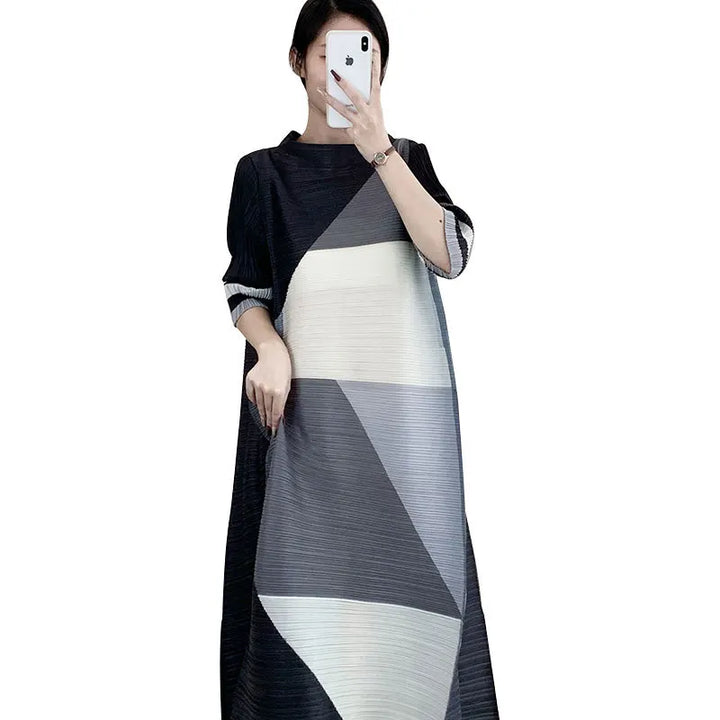 2023 Autumn Fashion Women's Oversized Print Dress with V-neck and Fungus Belt