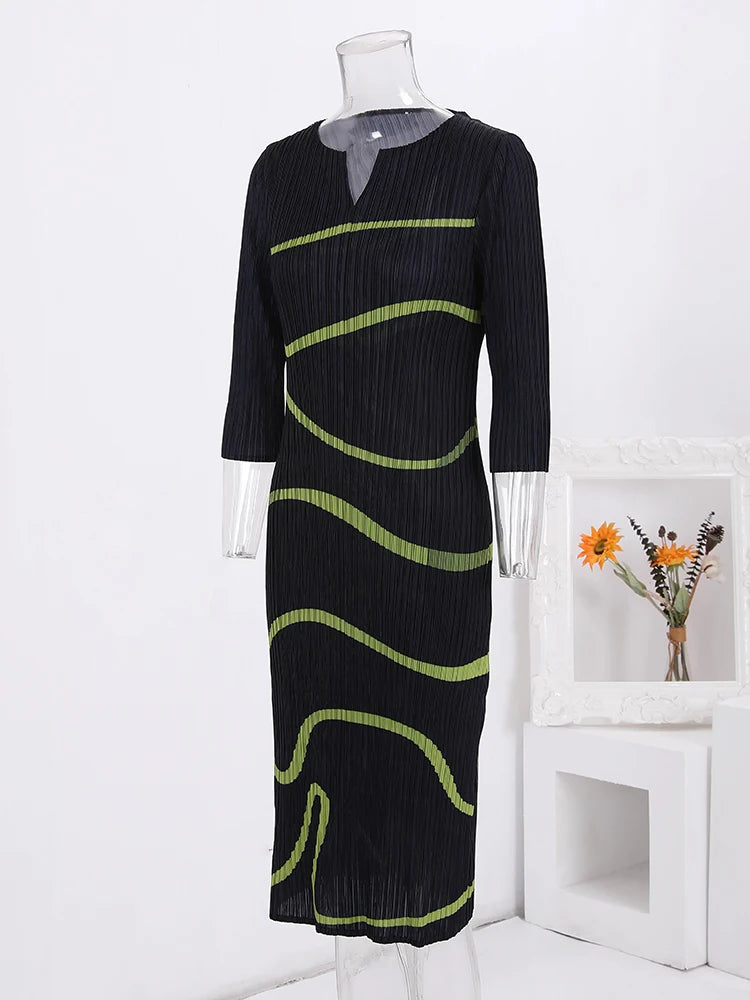 LANMREM Striped Pleated Dress | V Neck | Long Sleeves | Slim Fit | Contrast Color | 2024 Fashion | One Size