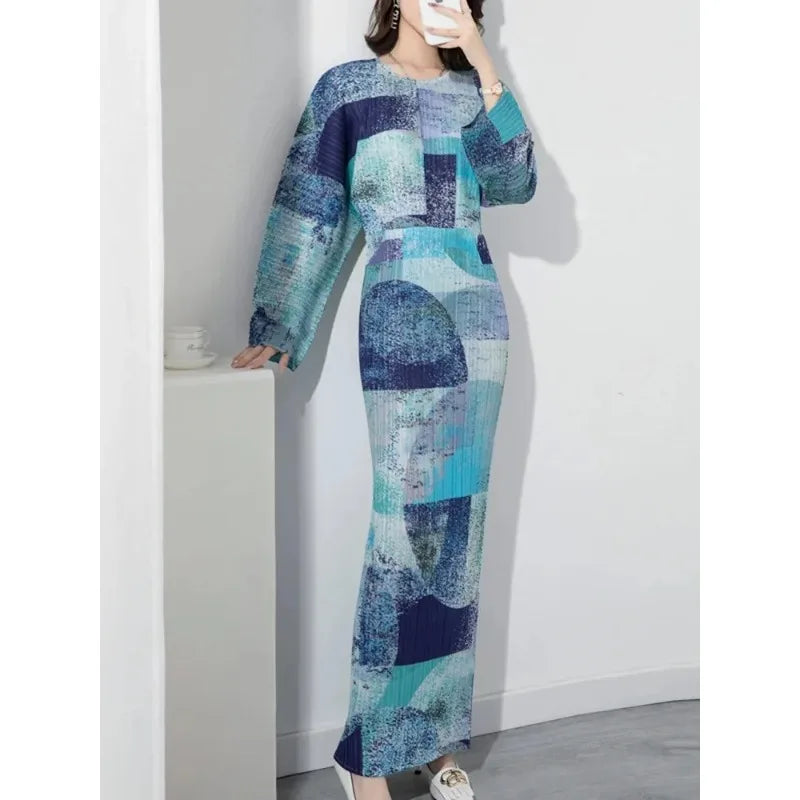Plus Size Graffiti Art Dress: Loose Fit, Vintage Design, 2024 Spring Collection