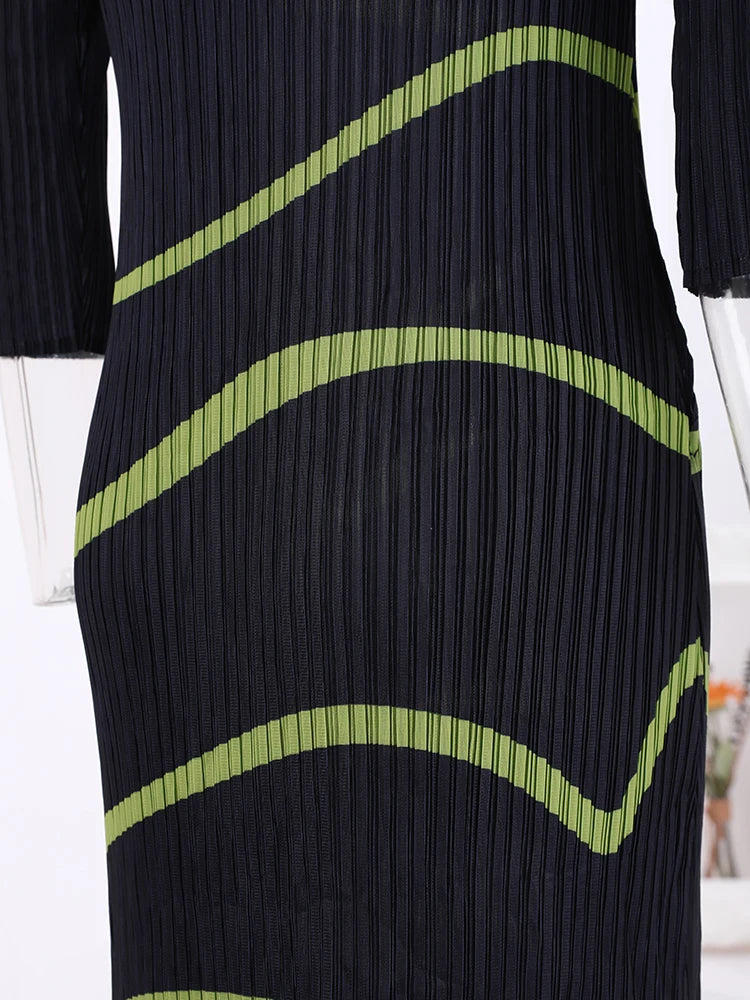 LANMREM Striped Pleated Dress | V Neck | Long Sleeves | Slim Fit | Contrast Color | 2024 Fashion | One Size