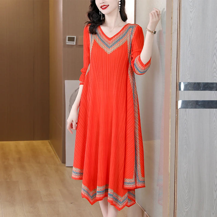 Vintage Sanzhai Pleated Dress - Elegant & Slim A-line Skirt for Women's Spring/Autumn 2023