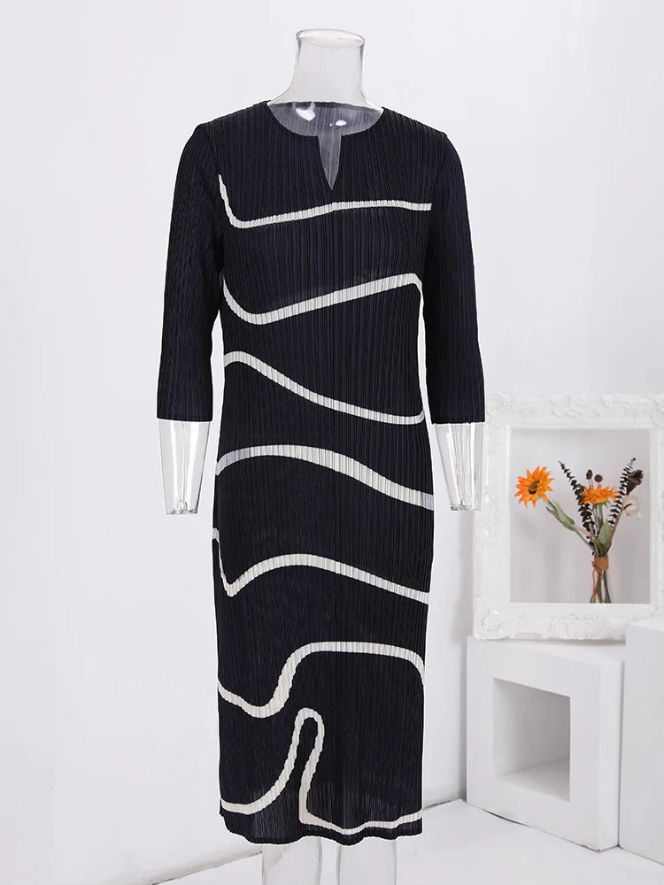 LANMREM Striped Pleated Dress | V Neck | Long Sleeves | Slim Fit | Contrast Color | 2024 Fashion | One Size