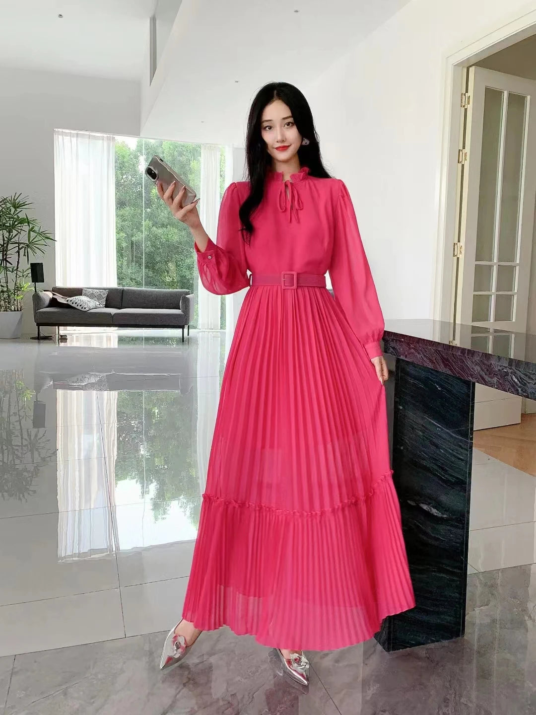 Slimming Chiffon Dress with Ruffled Neck