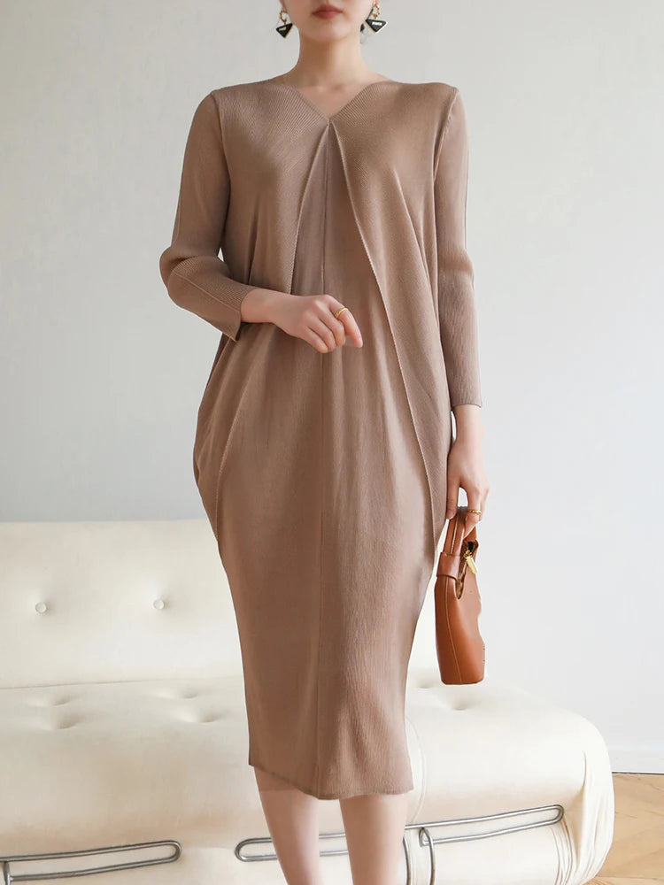 Elegant V Neck Pleated Dress - Autumn 2024