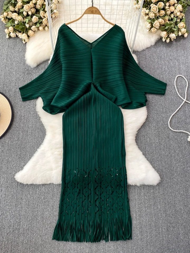 XFPV Women's Pleated Loose Bat Sleeves V-Neck Waist Wrapped Slim Fishtail Tassel Hollow Out Dress Fashion Autumn 2024 SM8709