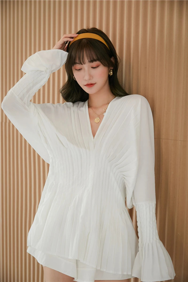 Elegant Women Loose White V-Neck Pleated Shirts Female Lantern Full Sleeve Tops Blouses Casual Blusas 2023 Spring Autumn DS4