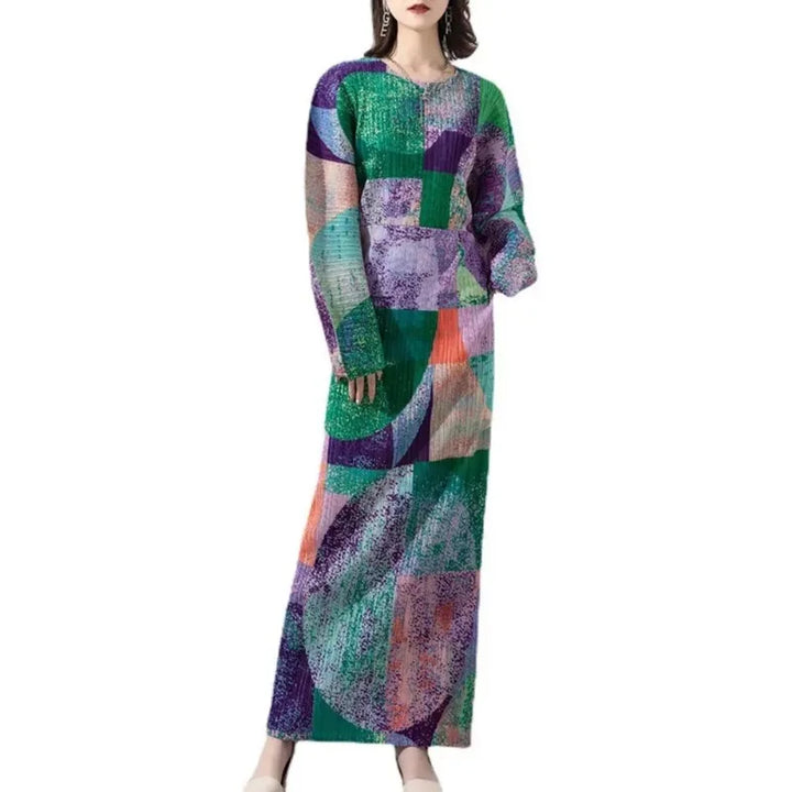 Plus Size Graffiti Art Dress: Loose Fit, Vintage Design, 2024 Spring Collection