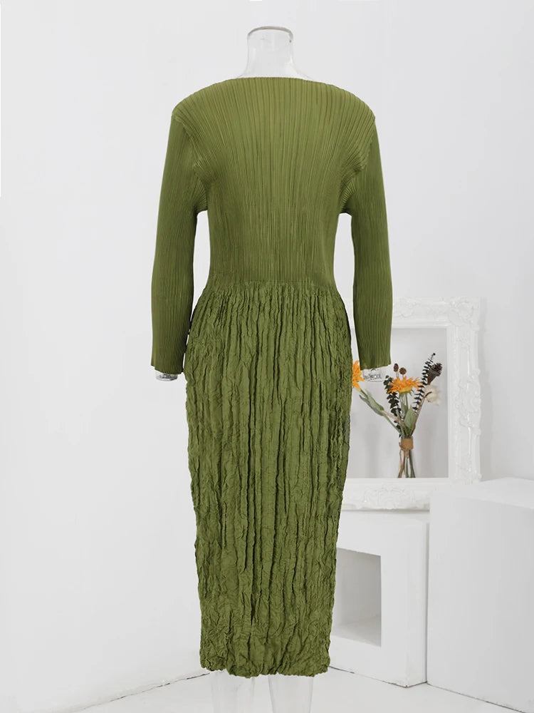 LANMREM Customized Pleated Long Dress - Slim Fit, Long Sleeves, Round Neck - 2024 Spring Collection