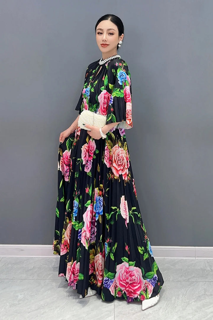 Upgrade Your Wardrobe with Vefadisa's Elegant Pleated Black Dress - Limited Edition!