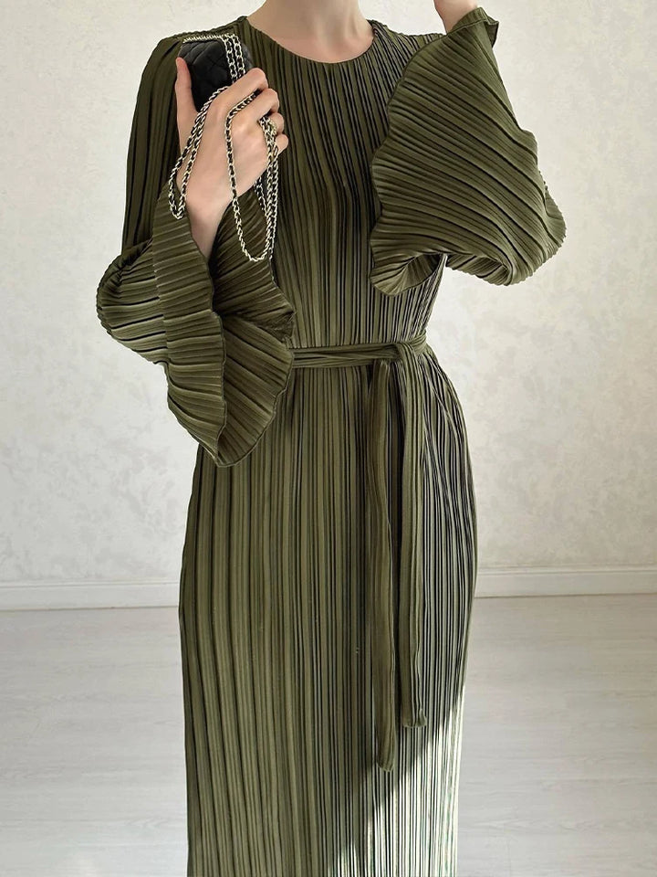 Flattering Long Maxi Dress for Women - High Street Style with Pleated Design and Flare Sleeves