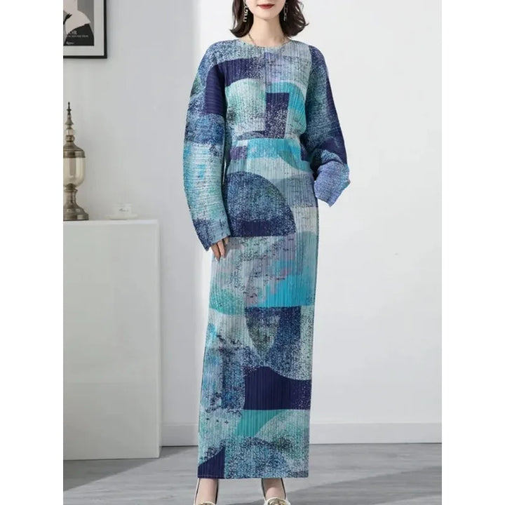 Plus Size Graffiti Art Dress: Loose Fit, Vintage Design, 2024 Spring Collection