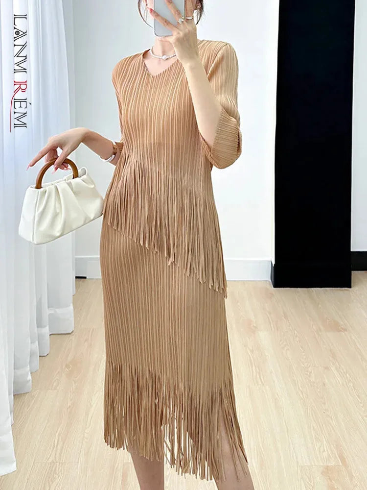 LANMREM Tassel Pleated Dress - V-neck, Mid Length, Solid Color, Party Clothing, 2024 Spring Fashion