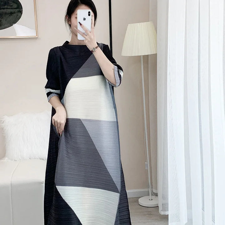 2023 Autumn Fashion Women's Oversized Print Dress with V-neck and Fungus Belt