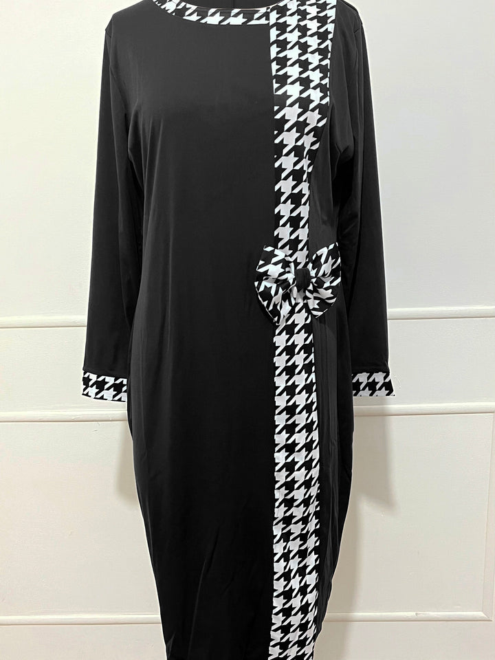 Stylish Plus Size Houndstooth Midi Dress for Women - Colorblock Design and Elegant Details