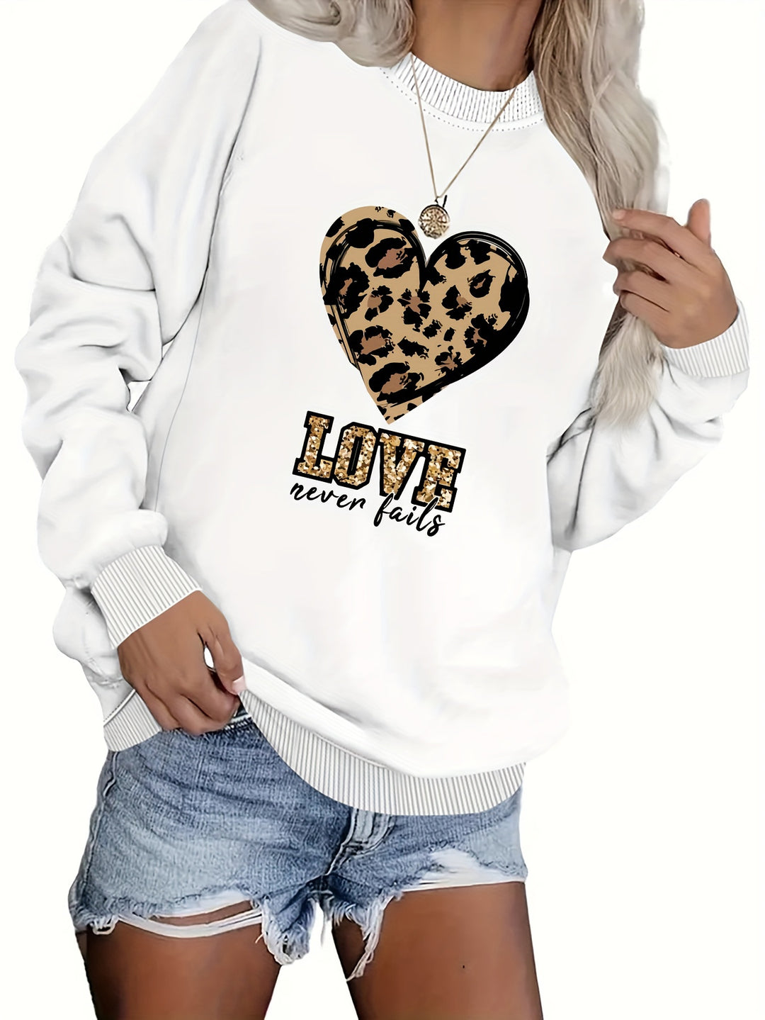 Plus Size Casual Sweatshirt, Women's Plus Fashion Leopard Love Heart Print Long Sleeve Round Neck Sweatshirt