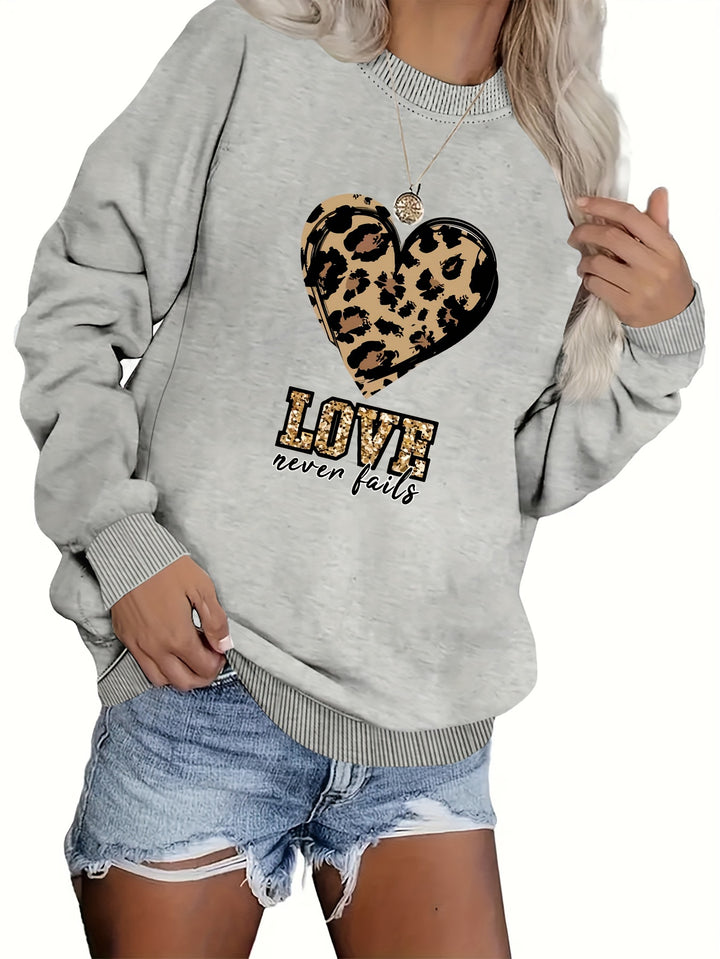 Plus Size Casual Sweatshirt, Women's Plus Fashion Leopard Love Heart Print Long Sleeve Round Neck Sweatshirt