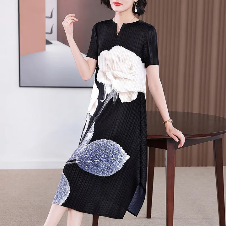 Chic Plus Size Black Pleated Dress for Elegant Middle-Aged Women - Summer Must-Have!