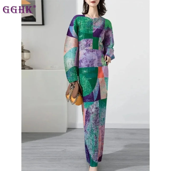 Plus Size Graffiti Art Dress: Loose Fit, Vintage Design, 2024 Spring Collection
