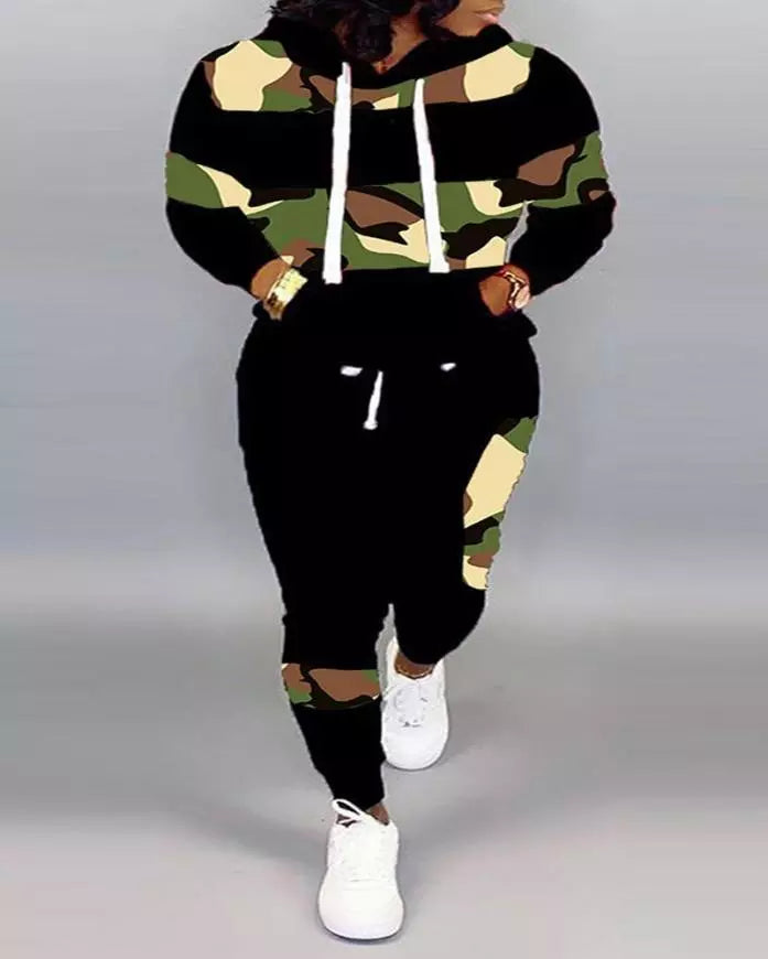 Plus Size Camo Hoodie & Sweatpants Set - Casual Sporty Outfit for Women